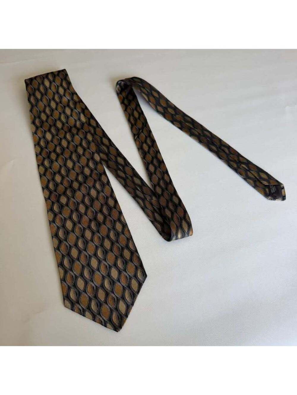 DeSantis Collection silk geometric oval pattern necktie